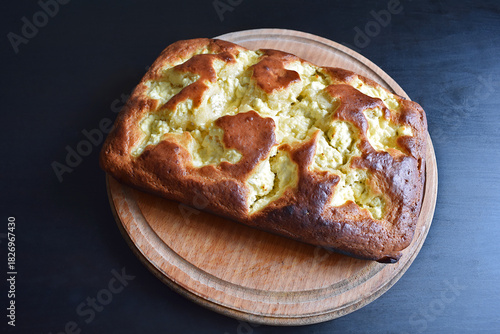 Cottage cheese pie on a wooden tray.