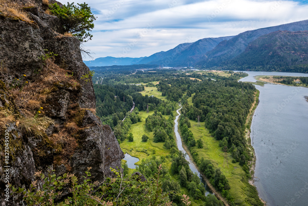 Fototapeta premium Beacon Rock aerial view