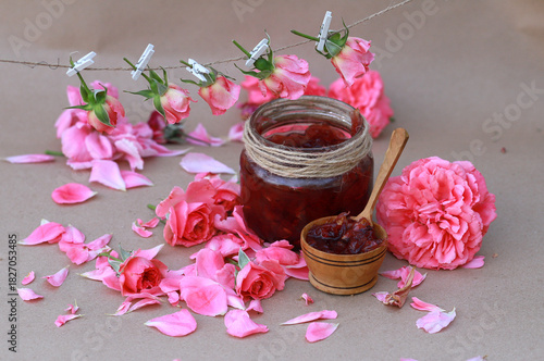 Canvas-taulu Rose petal jam is a delicately flavoured preserve that captures the ess