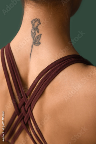 Young woman with tattooed n...