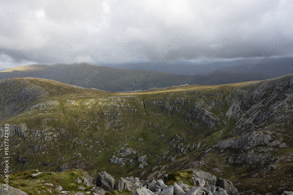 Ταπετσαρία View from Tryfan in the Ogwen Valley of Snowdonia National Park of North Wales