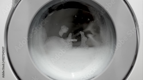 ドラム式洗濯機　大量の泡できれいに洗う