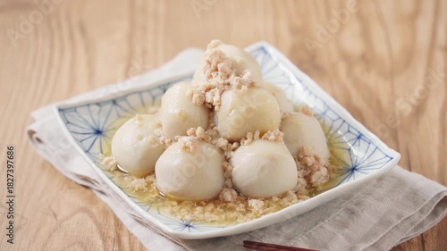 里芋の鶏そぼろ餡掛け