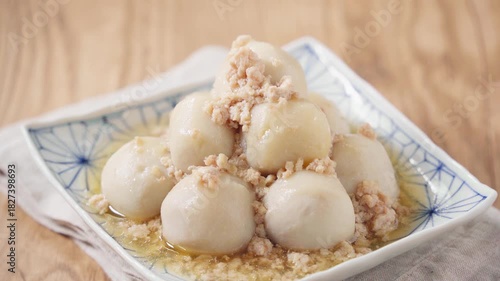 里芋の鶏そぼろ餡掛け