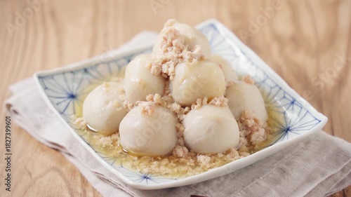 里芋の鶏そぼろ餡掛け