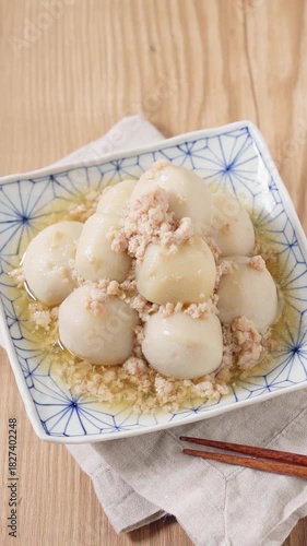 里芋の鶏そぼろ餡掛け