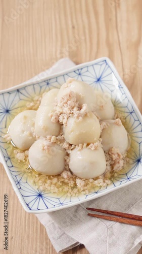 里芋の鶏そぼろ餡掛け