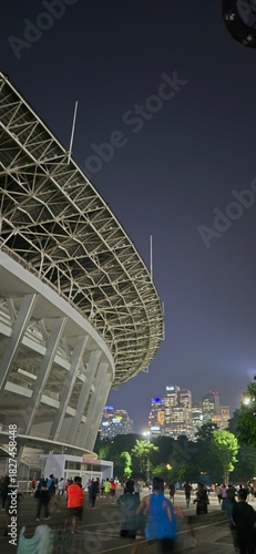 Fotografija Gelora Bung Karno Stadium atmosphere at night