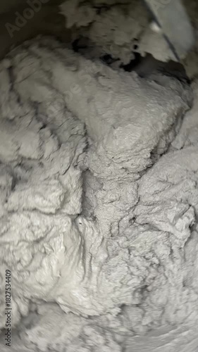 video di betoniera che miscela intonaco