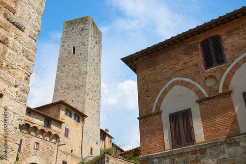 Fototapeta Naklejka Na Ścianę i Meble -  View of the streets of San Gimignano in Tuscany, Italy.