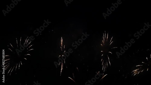 Colorful fireworks night sky background – festive abstract holiday fireworks display animation, New Year Eve & celebration clip, vibrant party firework video