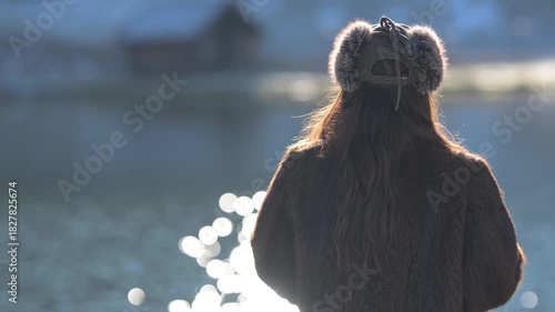 Modella posa al freddo 