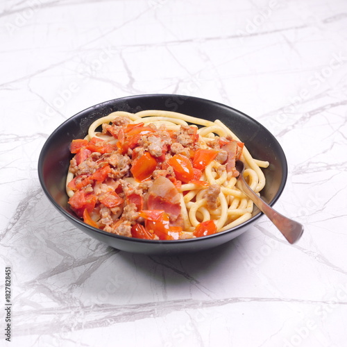 Wallpaper Mural Pasta, bucatini salsiccia e pomodorini Torontodigital.ca