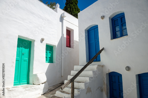 Fototapeta Naklejka Na Ścianę i Meble -  Jumbled alleyway in a typical traditional sugar cube village on Greek Island of Serifos in the Cyclades