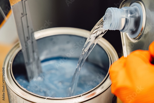 Tableau sur toile Careful mixing and measuring of automotive paint in a can for precise color matching