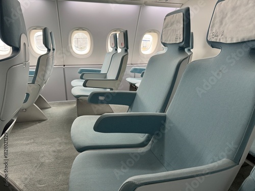 sièges avion et hublots