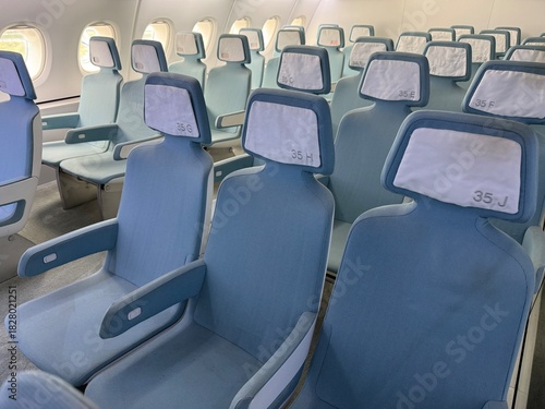 sièges avion sans passagers
