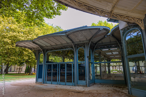 Принти на полотні Le Hall des Sources de Vichy en France