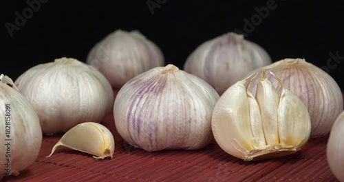Garlic - vegetable with many beneficial properties for health. Antiseptic, fights microbes and pathogens, indicated for viral diseases