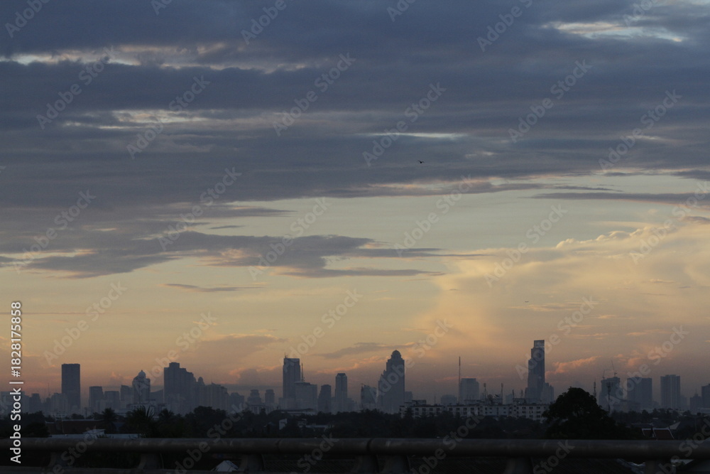 Fototapeta premium Bangkok's skyline seen during a sun raise