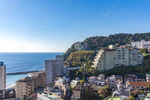 日本の静岡にある熱川のリゾートホテルから見る風景