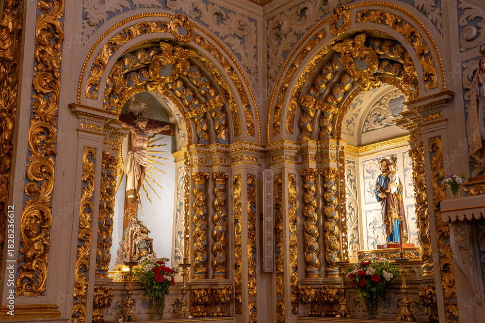 Fototapeta premium Statue of Jesus Christ and other saints inside the Christian church of São Sebastião da Pedreira in Lisbon