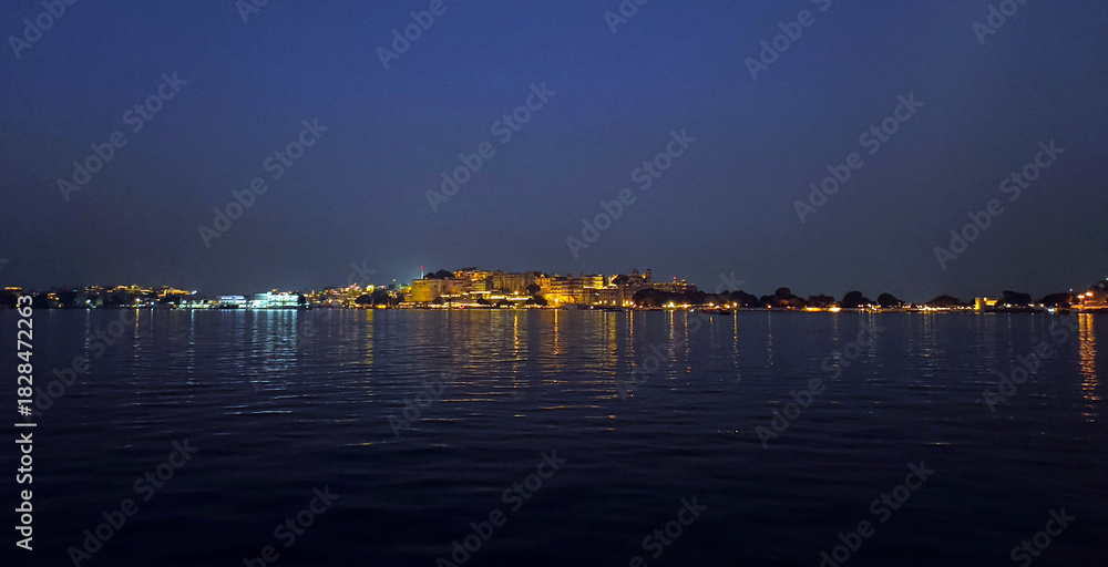 Fototapeta premium Lake Pichola with mountains viewed from City Palace