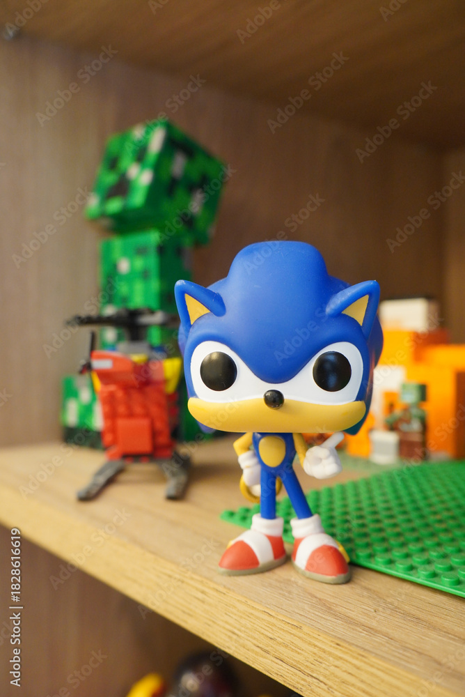 Naklejka premium Sonic the Hedgehog Funko Pop figure with Minecraft and Lego toys in the background
