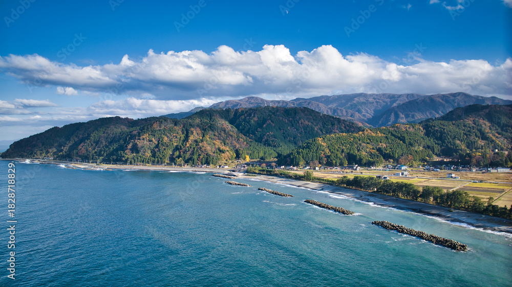 Fototapeta premium 日本の富山県朝日町の笹川地区周辺の風景