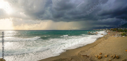 Fototapeta Naklejka Na Ścianę i Meble -  Storm clouds over the Mediterranean coast before rain