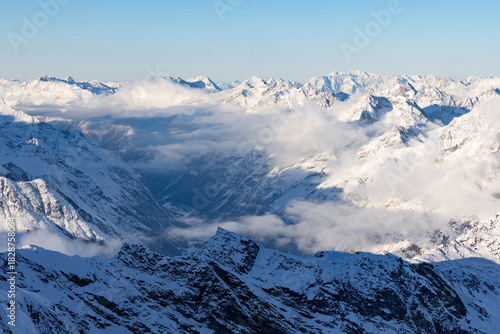 Verschneites Pitztal in Österreich