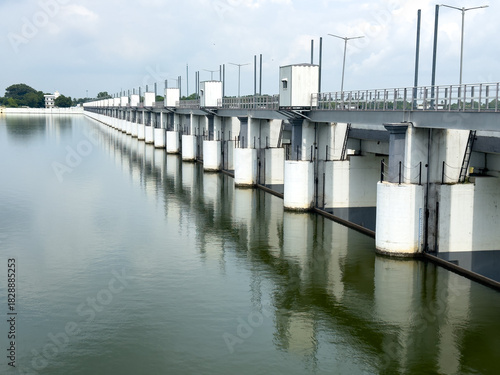 Mukkombu (Upper Anaicut) dam spanning the Kaveri river in Tiruchirappalli district, Tamil Nadu.