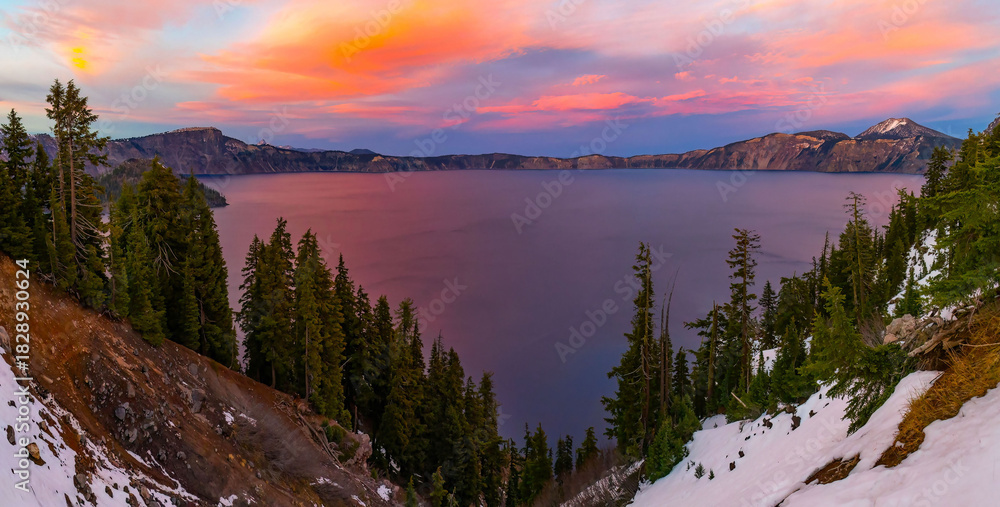 Fototapeta premium Scenic Panoramic View of Crater Lake National Park at Vibrant Sunset