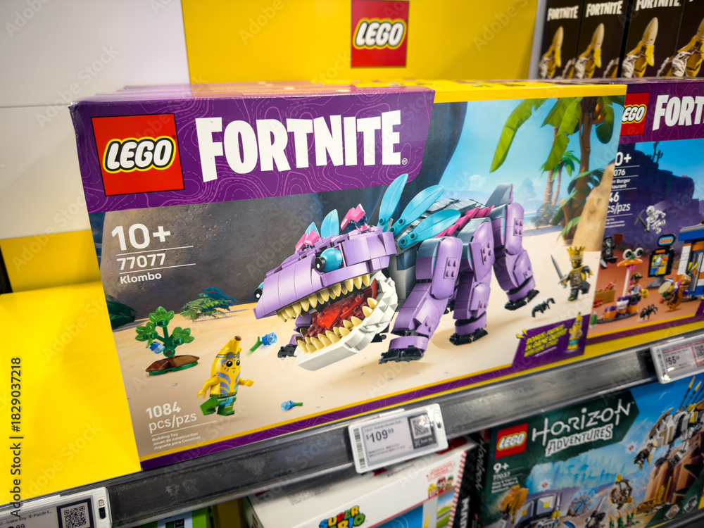 Naklejka premium Lego Fortnite Klombo Creature Building Set Display