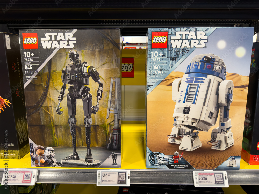 Obraz premium Lego Star Wars Droid Building Sets Display