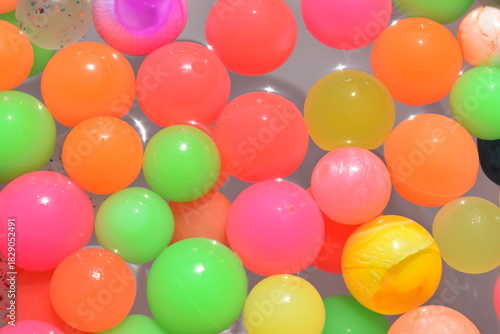 カラフルなスーパーボール
