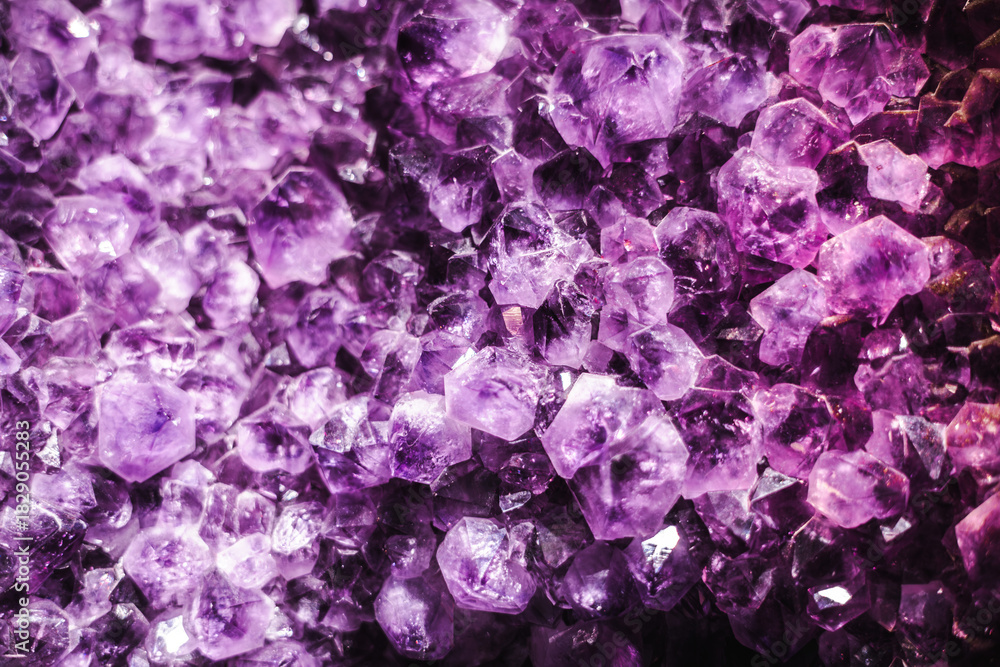 Obraz premium Vibrant amethyst crystal cluster with deep purple facets and sparkling geometric formations
