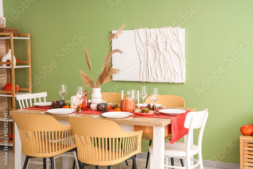 Autumn table setting with p...