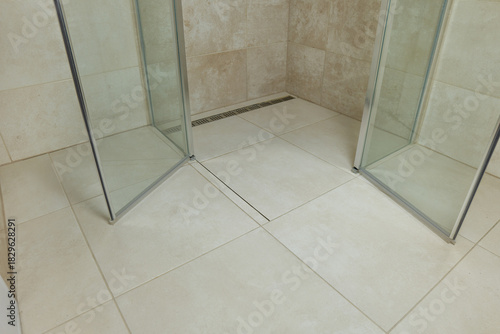Shower box open door with a drainage. Water spill problem