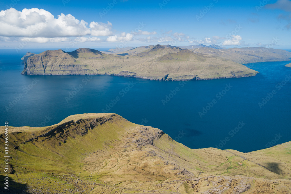 Naklejka premium panoramic view over the beautiful landscape of the faroe islands