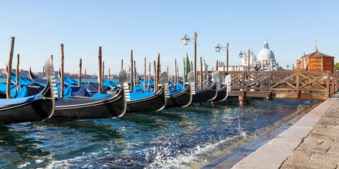Wandcirkels Gondels Gondels bij hoogwater San Marco  © gozzoli