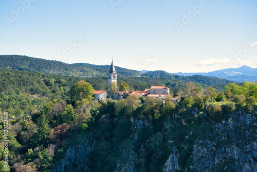 village over skoncjanske cave system