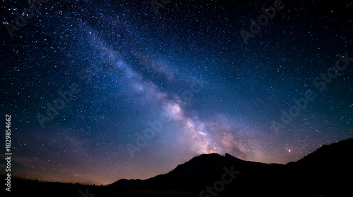 Wallpaper Mural 깊은 밤 은하수와 별이 빛나는 숲 풍경 Torontodigital.ca