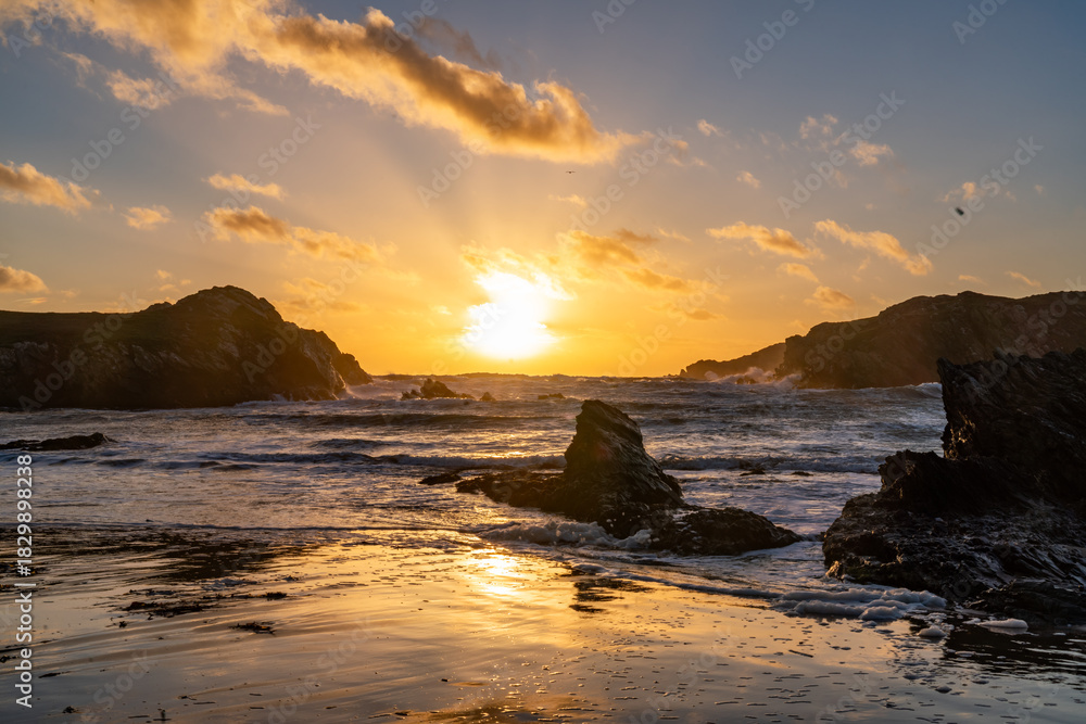 Obraz premium sunset at Porth dafarch on the Isle of Anglesey