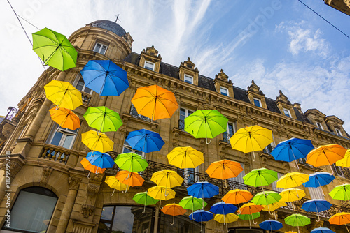 Dans les rues de Brive la Gaillarde en France
