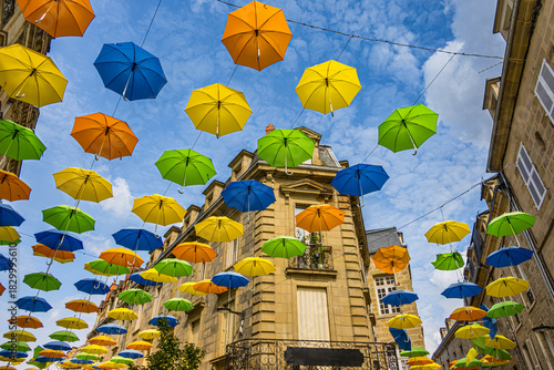 Dans les rues de Brive la Gaillarde en France
