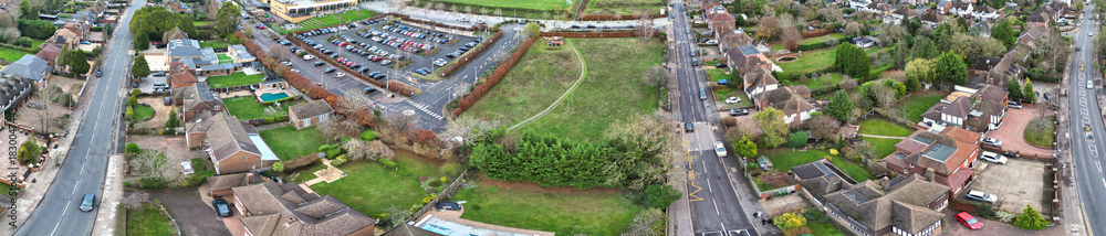 Fototapeta premium Aerial Drone Camera View of British Residential Buildings and Roads with Traffic of East Luton City Streets Aerial View of England During Evening of Winter. 25th November, 2025