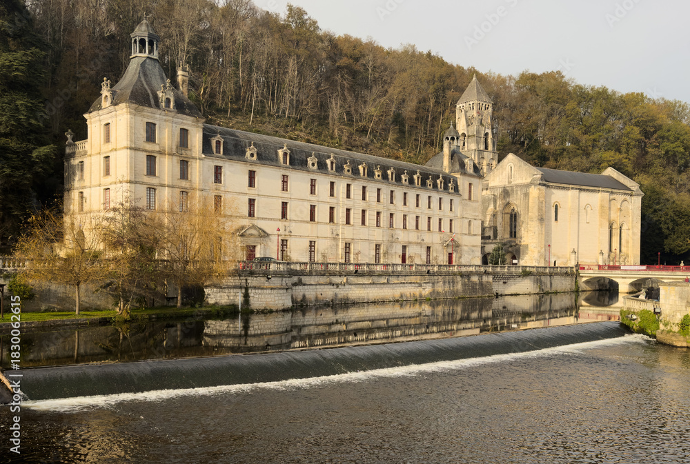 Fototapeta premium Buildings small vineyard on the Dronne River, Brantome, Brantome-en-Perigord, France