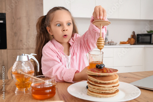 Surprised little girl pouri...