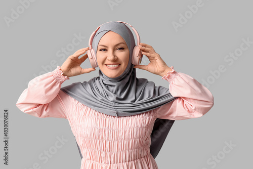 Beautiful Muslim woman in h...